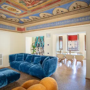  Apartment Urbanicooh Garisenda - Piazza Maggiore View Italy
